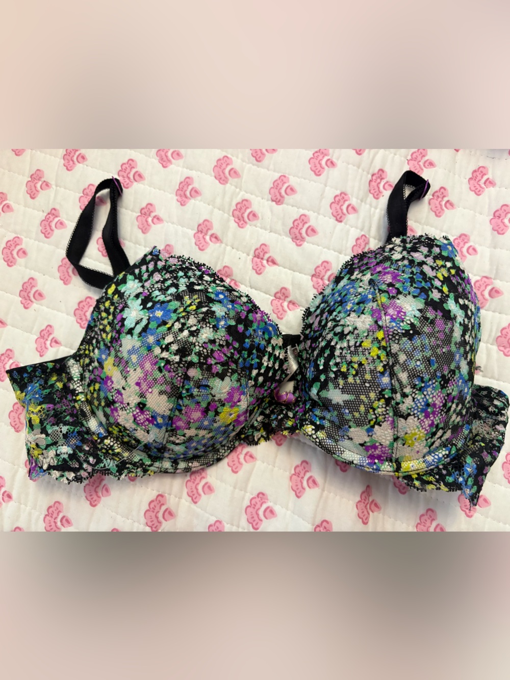 Victoria's Secret Black Floral Lace Push up Bra. Size 38 B.